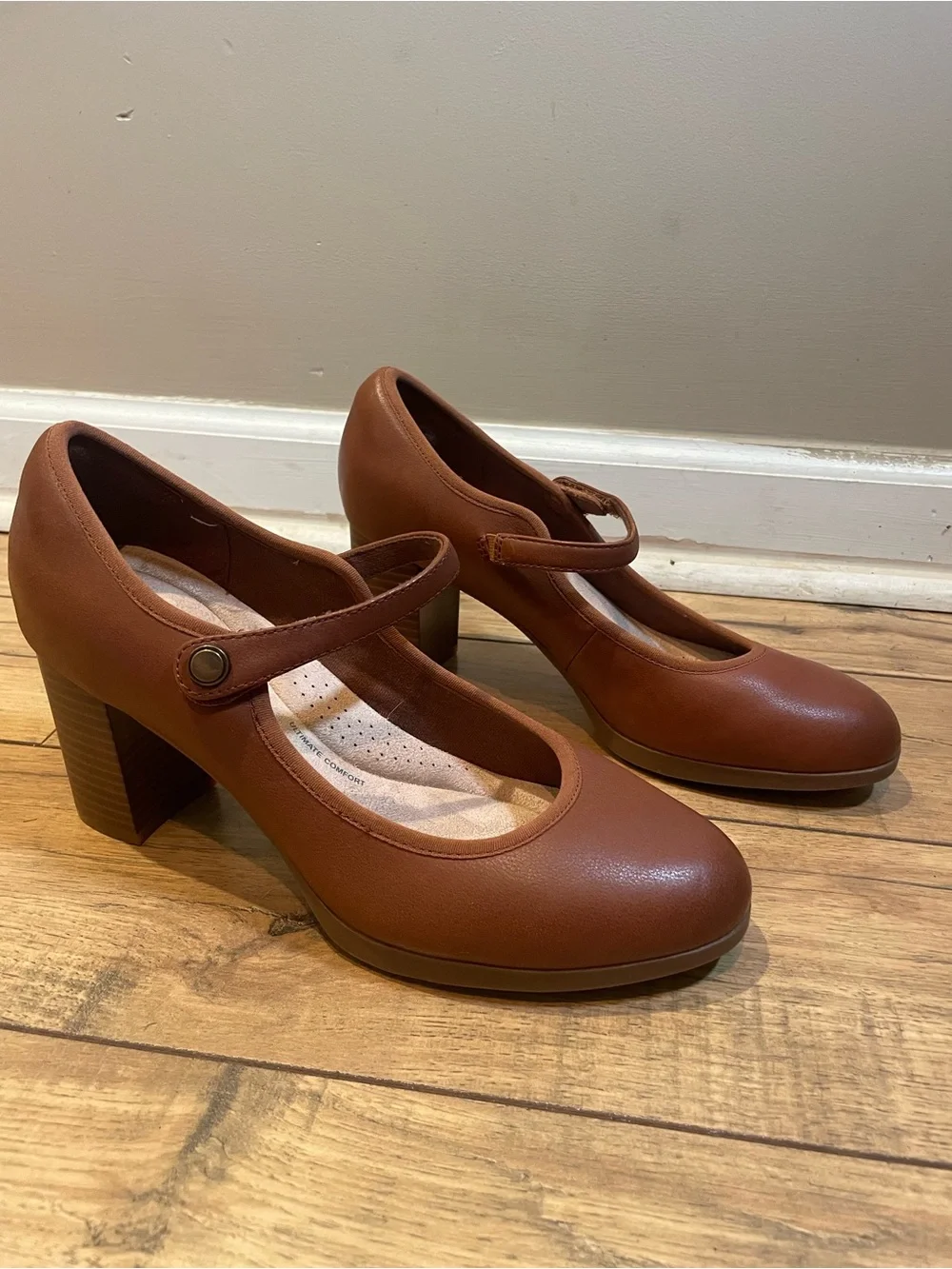 Clarks Bayla Lily Tan Brown Mary Jane Block Heel